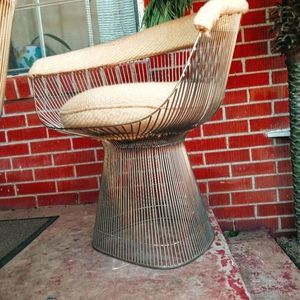 2 Knolls planter chairs .. excellent condition